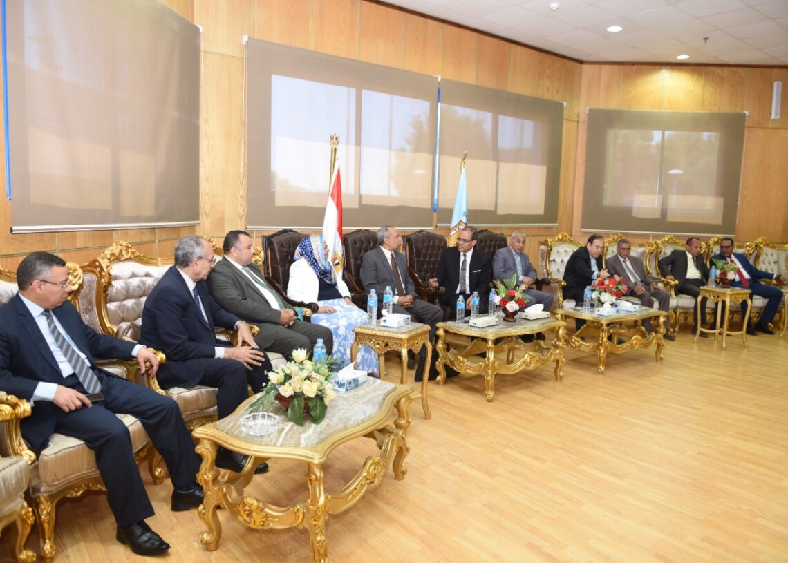 *لجنة الأعلى للجامعات تقيم مقومات الدراسة بكلية الحقوق بجامعة سوهاج 17 - جريدة المساء *لجنة الأعلى للجامعات تقيم مقومات الدراسة بكلية الحقوق بجامعة سوهاج 16 - جريدة المساء