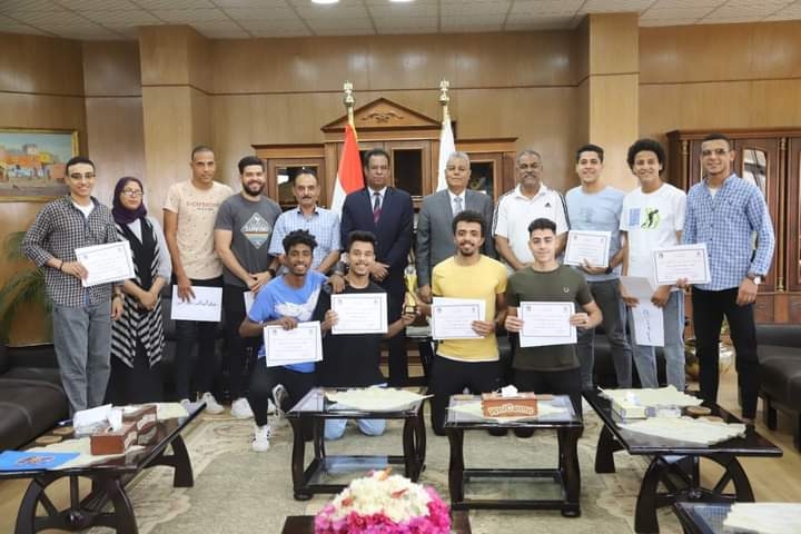 رئيس جامعة جنوب الوادى يقرر صرف مكافأة إجادة لفريق كرة القدم بكلية الحقوق 44 - جريدة المساء رئيس جامعة جنوب الوادى يقرر صرف مكافأة إجادة لفريق كرة القدم بكلية الحقوق 43 - جريدة المساء