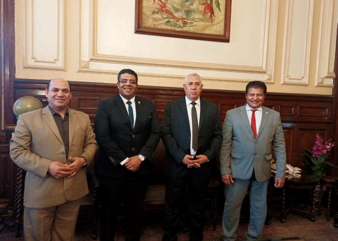 استعداداً لمؤتمر شرم الشيخ..القصير يستقبل قيادات "المليون متطوع" للتكيف المناخى 18 - جريدة المساء استعداداً لمؤتمر شرم الشيخ..القصير يستقبل قيادات "المليون متطوع" للتكيف المناخى 17 - جريدة المساء