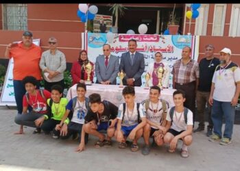 وكيل وزارة التعليم بالجيزه يكرم الطلاب الموهوبين فى كرة القدم 23 - جريدة المساء