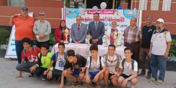 وكيل وزارة التعليم بالجيزه يكرم الطلاب الموهوبين فى كره القدم 2 - جريدة المساء وكيل وزارة التعليم بالجيزه يكرم الطلاب الموهوبين فى كره القدم 1 - جريدة المساء