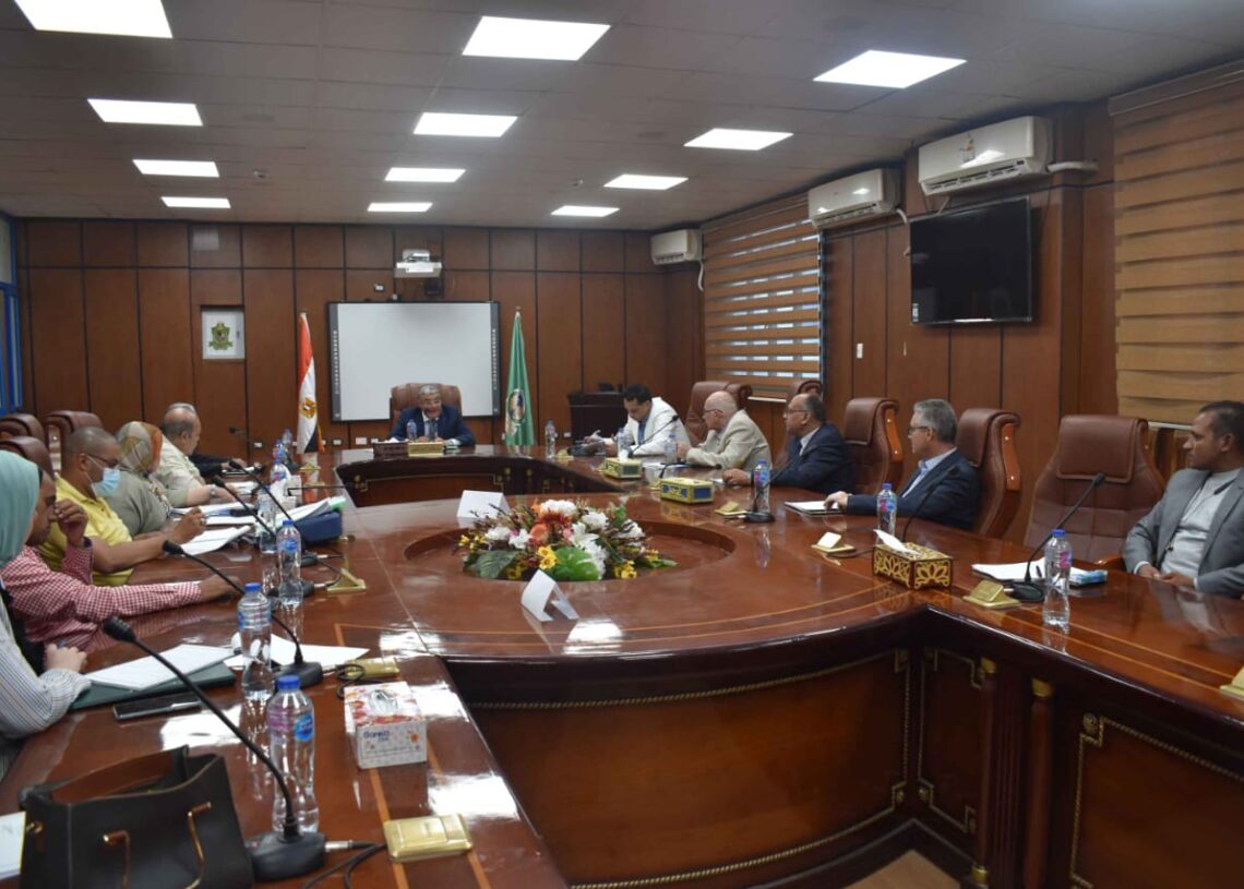 محافظ المنيا يناقش عددا من الملفات لدفع عجلة الاستثمار وتوفير فرص عمل 20 - جريدة المساء محافظ المنيا يناقش عددا من الملفات لدفع عجلة الاستثمار وتوفير فرص عمل 19 - جريدة المساء