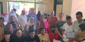 تكريم المتفوقين بالصفين الأول والثاني الثانوي بمدرسة الشهيد احمد وحيد بالزقازيق 1 - جريدة المساء