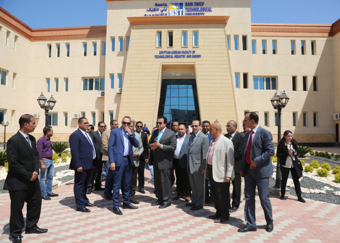 وزير التعليم العالي يستعرض أداء الجامعات التكنولوجية الثلاث 17 - جريدة المساء