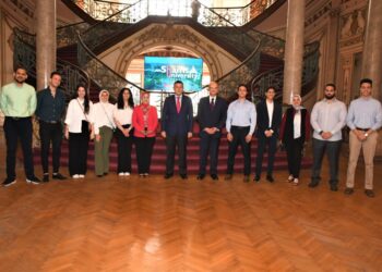 طلاب تجارة عين شمس يحصلون على منحة دراسية بجامعة شيكاغو الامريكية 17 - جريدة المساء