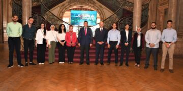 طلاب تجارة عين شمس يحصلون على منحة دراسية بجامعة شيكاغو الامريكية 1 - جريدة المساء