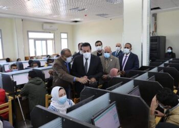 الجامعات المصرية تنجح في عقد الاختبارات الالكترونية ب117 كلية 19 - جريدة المساء