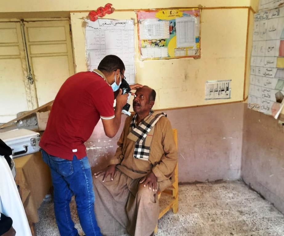 اجراء الكشف الطبى علـي 6 ألاف و 493 شخص في قافلة طبية بمركزي اسوان ودراو 19 - جريدة المساء