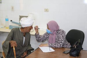 مناظرة ٣٦٤ حالة في قافلة طبية مجانية لجامعة جنوب الوادى بـ «نقادة» 69 - جريدة المساء