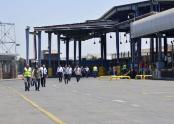 تجربة إخلاء بدون حريق بمجمع البضائع بمطار القاهرة 29 - جريدة المساء