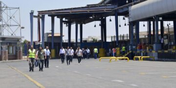 تجربة إخلاء بدون حريق بمجمع البضائع بمطار القاهرة 1 - جريدة المساء