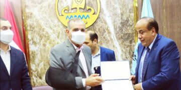 محافظ كفر الشيخ ونائبه يكرمان السكرتير العام بحضور أعضاء مجلس النواب والشيوخ والتنفيذيين 1 - جريدة المساء