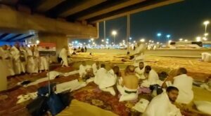 نجاح نفرة حجاج الجمعيات الأهلية بعد غروب شمس يوم عرفات إلى مزدلفة 21 - جريدة المساء