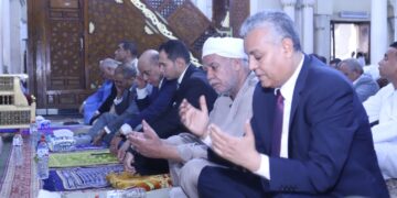 محافظ قنا ورئيس جامعة جنوب الوادي يؤديان صلاة عيد الأضحى المبارك بمسجد العارف بالله سيدى عبدالرحيم 33 - جريدة المساء