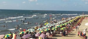 شواطئ رأس البر .. زحام شديد في ثاني أيام العيد 57 - جريدة المساء