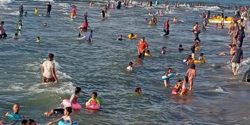 شواطئ رأس البر .. زحام شديد في ثاني أيام العيد 1 - جريدة المساء