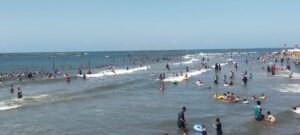 شواطئ رأس البر .. زحام شديد في ثاني أيام العيد 39 - جريدة المساء