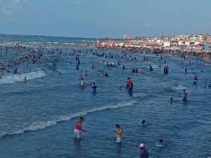 شواطئ رأس البر .. زحام شديد في ثاني أيام العيد 23 - جريدة المساء