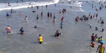 في ثالث أيام عيد الأضحى.. مليونا زائر على شواطئ رأس البر 1 - جريدة المساء