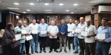 "وكيل تعليم دمياط" يكرم فريق مدرسة كفر المنازلة الإبتدائية لفوزه بالمركز الثاني علي مستوى الجمهورية في مسابقة أوائل الطلبة 1 - جريدة المساء