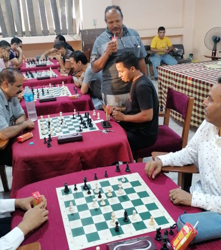 لليوم الثاني .. "الشعب الجمهوري" بقنا يواصل تنظيم بطولة الشطرنج 19 - جريدة المساء