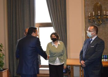 مساعد وزيرة الهجرة يشارك في تسليم تعويضات أسر ضحايا حرائق غابات قبرص 29 - جريدة المساء