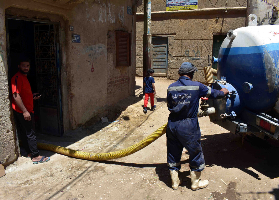 مياه سوهاج توجه قافلة مائية لقرية "مزاتا والشيخ جبر" بجرجا 15 - جريدة المساء