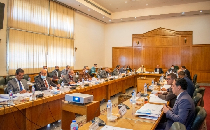 عقد إجتماع اللجنة العليا لتراخيص الشواطئ برئاسة وزير الري وبحضور وزيرة البيئة ومحافظ البحيرة وممثلي الوزارات والمحافظات المعنية 19 - جريدة المساء