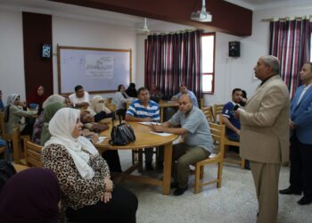 وكيل تعليم بني سويف يشهد فعاليات تنفيذ برنامج التنمية المهنية لمنح شهادة الصلاحية للنقل لوظائف المعلمين 19 - جريدة المساء