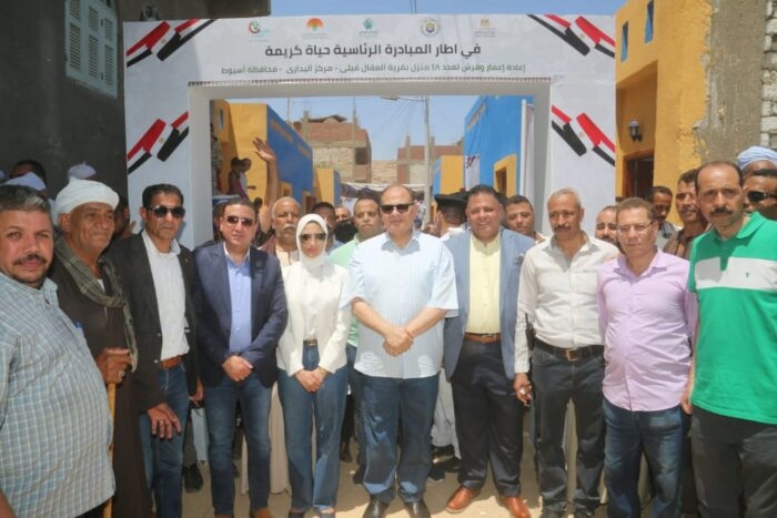 محافظ أسيوط يسلم 48 منزلاً لأصحابها بقرية العقال قبلي بعد إعمارها 18 - جريدة المساء