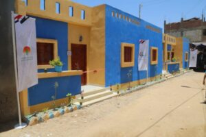 محافظ أسيوط يسلم 48 منزلاً لأصحابها بقرية العقال قبلي بعد إعمارها 20 - جريدة المساء