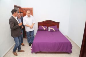 محافظ أسيوط يسلم 48 منزلاً لأصحابها بقرية العقال قبلي بعد إعمارها 24 - جريدة المساء