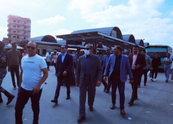 محافظ كفر الشيخ يتفقد مواقف سيارات الأجرة والسرفيس وقاد حملة ازالة اشغالات 29 - جريدة المساء