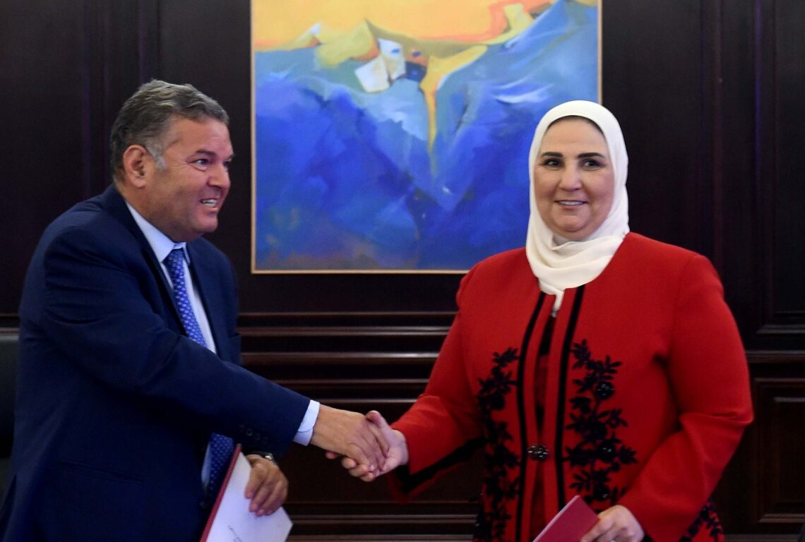 بروتوكول لاستغلال مصنع مغلق بالفيوم لإنشاء مجمع ملابس جاهزة لمستفيدي برنامج "فرصة" بـ 58 مليون جنيه 17 - جريدة المساء