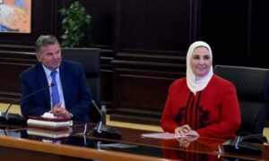 بروتوكول لاستغلال مصنع مغلق بالفيوم لإنشاء مجمع ملابس جاهزة لمستفيدي برنامج "فرصة" بـ 58 مليون جنيه 23 - جريدة المساء