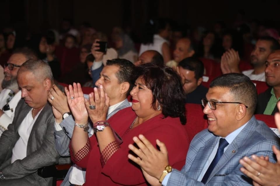 وزيرة الثقافة تسلم شهادات تخرج الدفعة الثانية لمبادرة ابدأ حلمك السينما بين ايديك وتشهد فعاليات مبادرة صيف بلدنا بقصر ثقافة الأنفوشي بالاسكندرية 18 - جريدة المساء