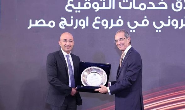 الدبالتعاون بين شركة اورنچ مصر وشركة إيجيبت تراست وزير الاتصالات وتكنولوجيا المعلومات يشهد مراسم إطلاق خدمات "التوقيع والختم الإلكترونى" 28 - جريدة المساء الدبالتعاون بين شركة اورنچ مصر وشركة إيجيبت تراست وزير الاتصالات وتكنولوجيا المعلومات يشهد مراسم إطلاق خدمات "التوقيع والختم الإلكترونى" 27 - جريدة المساء