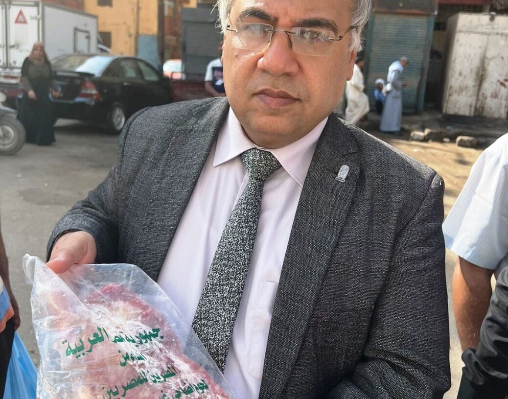 محافظ سوهاج يتابع وصول وتوزيع 29 طن لحوم على الأسر الأولى بالرعاية 19 - جريدة المساء