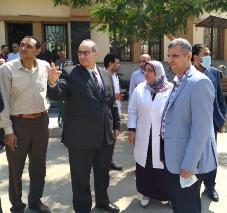 رئيس هيئة المستشفيات التعليمية يتفقد مركز علاج الأورام والعلاج الإشعاعى بمستشفى الأحرار التعليمى بالزقازيق 27 - جريدة المساء