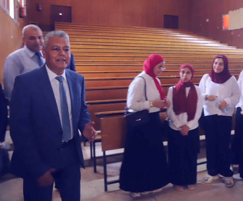 تزويد مدرجات كليات التجارة بقنا بشاشات كبيرة وأجهزة عرض عالية الدقة 29 - جريدة المساء