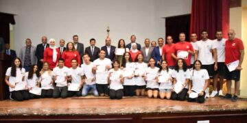 وزير الرياضة يكرم متتخب السباحة بعد فوزه بالبطولة العربية 9 - جريدة المساء