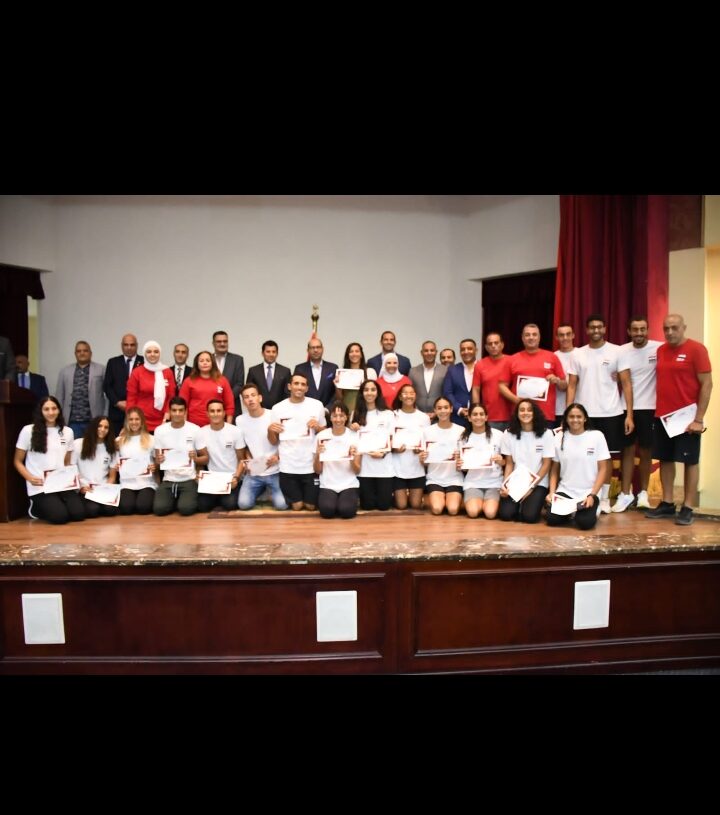 وزير الرياضة يكرم متتخب السباحة بعد فوزه بالبطولة العربية 27 - جريدة المساء