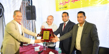 تكريم زعيم الأغلبية البرلمانية بمجلس النواب لدوره الفعال في المبادرة الرئاسية "حياة كريمة" 1 - جريدة المساء المحاسب هشام قدوس يتسلم الدرع نائبًا عن المهندس أشرف رشاد