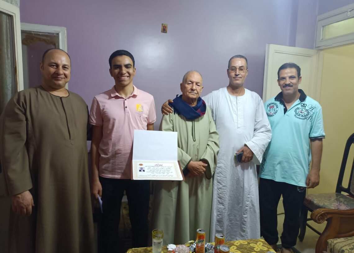 الشعب الجمهوري بقنا يكرم الطالب "كيرلس نسيم" .. الرابع على مستوى الجمهورية في الثانوية العامة 16 - جريدة المساء الشعب الجمهوري بقنا يكرم الطالب "كيرلس نسيم" .. الرابع على مستوى الجمهورية في الثانوية العامة 15 - جريدة المساء