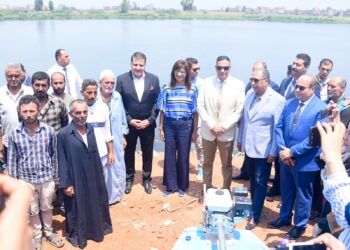 وزيرة الهجرة ومحافظ الدقهلية يسلمان 30 صيادا بقرية بساط كريم الدين مراكب صيد بالتعاون مع مؤسسة صناع الخير 26 - جريدة المساء