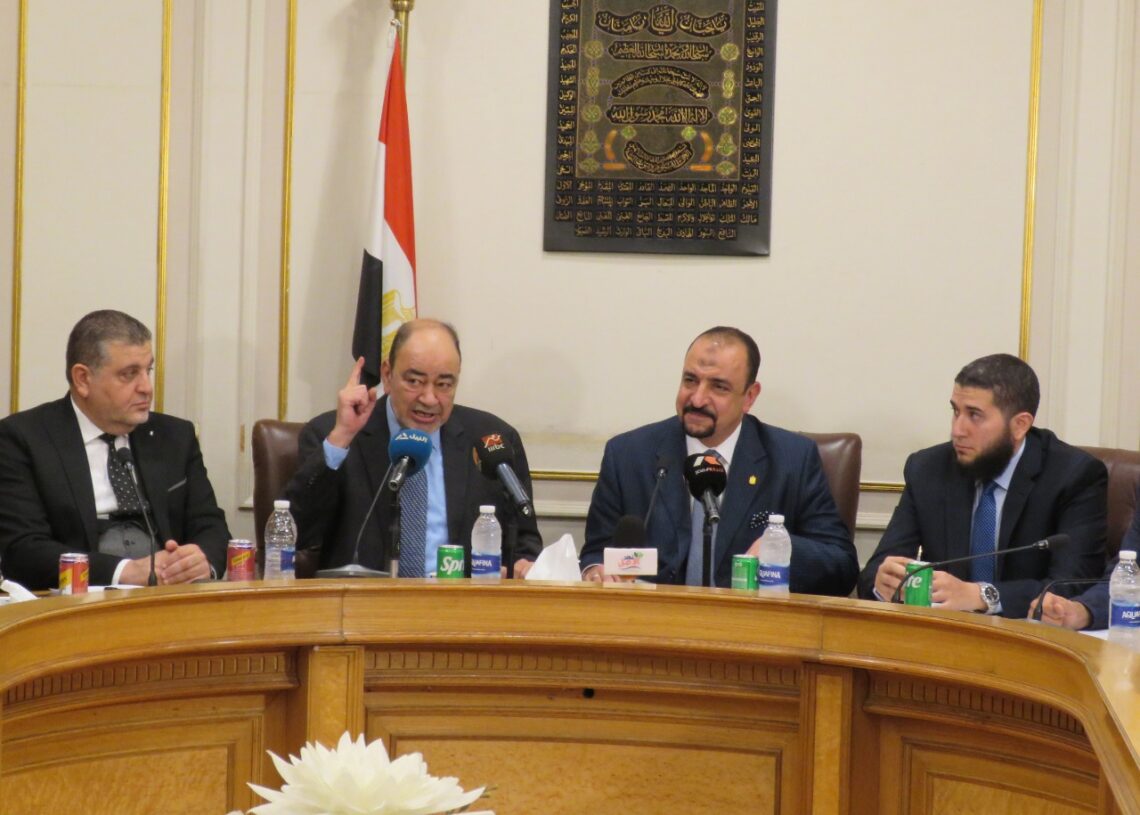 استمرار أزمة غياب بعض المستلزمات الطبية من قائمة وزارة الصناعة بالسلع المستثناة من فتح الاعتمادات المستندية للواردات 20 - جريدة المساء استمرار أزمة غياب بعض المستلزمات الطبية من قائمة وزارة الصناعة بالسلع المستثناة من فتح الاعتمادات المستندية للواردات 19 - جريدة المساء