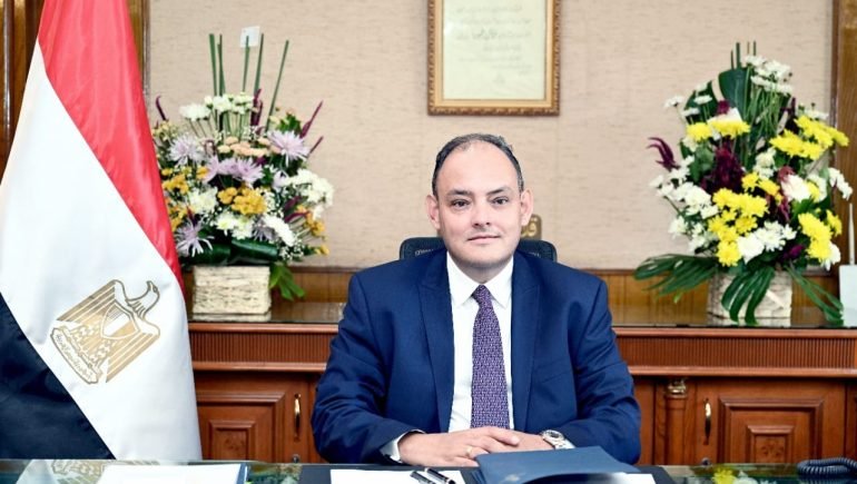 وزير الصناعة:حصر شامل للمصانع المتعثرة بكافة المحافظات لتحديد أسباب تعثرها 15 - جريدة المساء