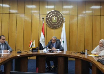 في لقائه مع "الإدارة المتخصصة" ..وزير القوى العاملة يوجه بوضع أفكار وآليات جديدة لتفعيل دور"اجهزة السلامة والصحة المهنية " وتعديل لوائحها . 19 - جريدة المساء