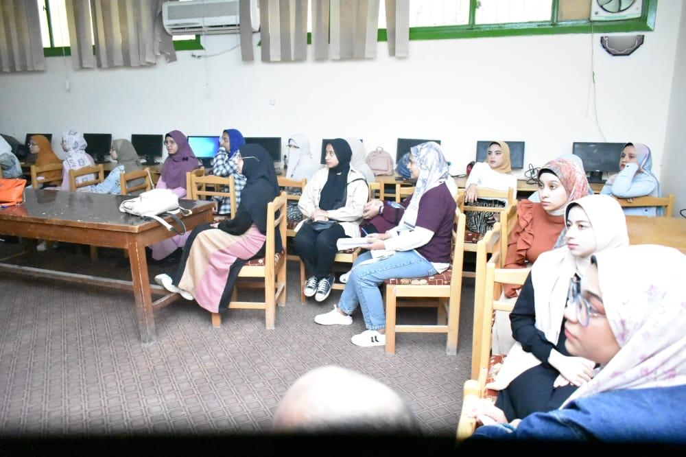 لليوم الرابع علي التوالي الوفد الهولندي يستكمل محاضراته بكلية العلوم بسوهاج 17 - جريدة المساء لليوم الرابع علي التوالي الوفد الهولندي يستكمل محاضراته بكلية العلوم بسوهاج 16 - جريدة المساء