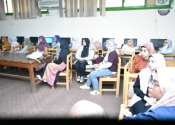 لليوم الرابع علي التوالي الوفد الهولندي يستكمل محاضراته بكلية العلوم بسوهاج 17 - جريدة المساء